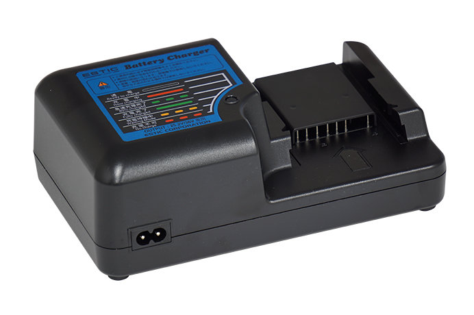 エスティックのコードレスナットランナのアクセサリ、急速充電器の画像です。